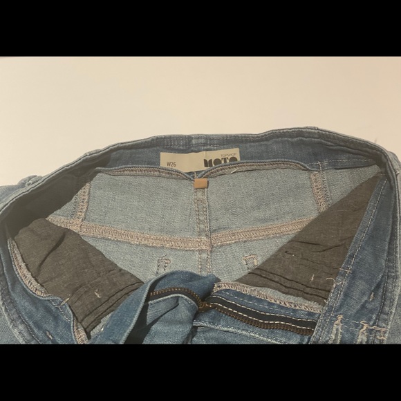 💋2/$30💋 TOPSHOP Jean Shorts - Picture 2 of 3